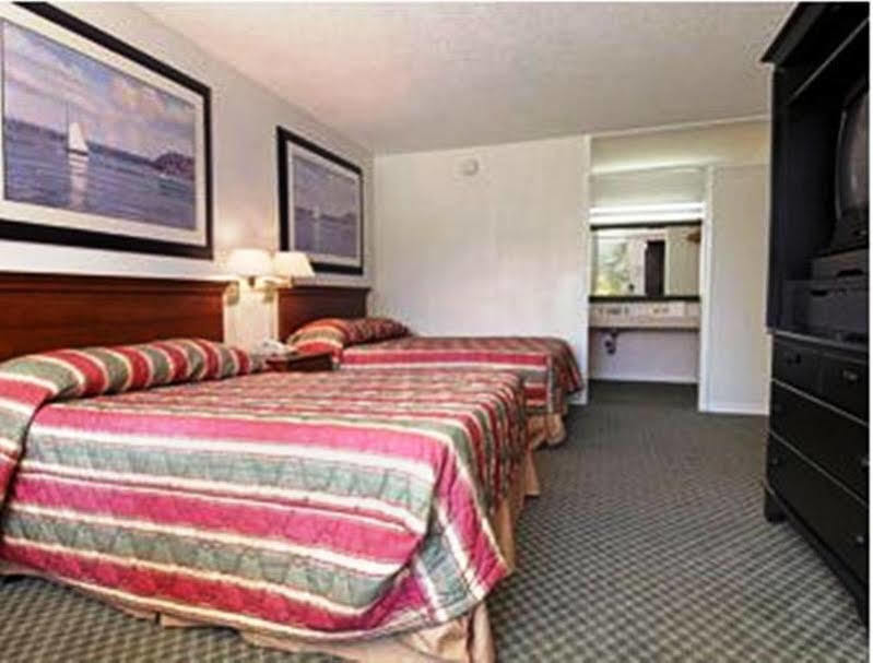 Super 8 By Wyndham Hardeeville - Savannah North Exterior foto