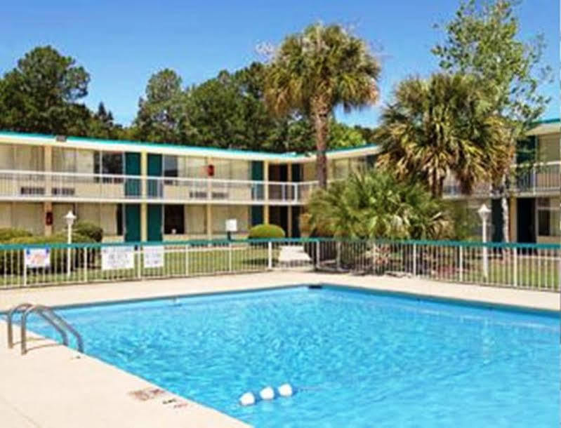 Super 8 By Wyndham Hardeeville - Savannah North Exterior foto